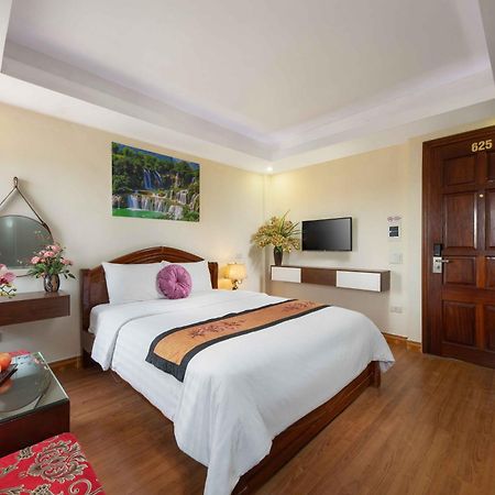 Viet Village Airport Hotel & Restaurants Hanoi Bagian luar foto
