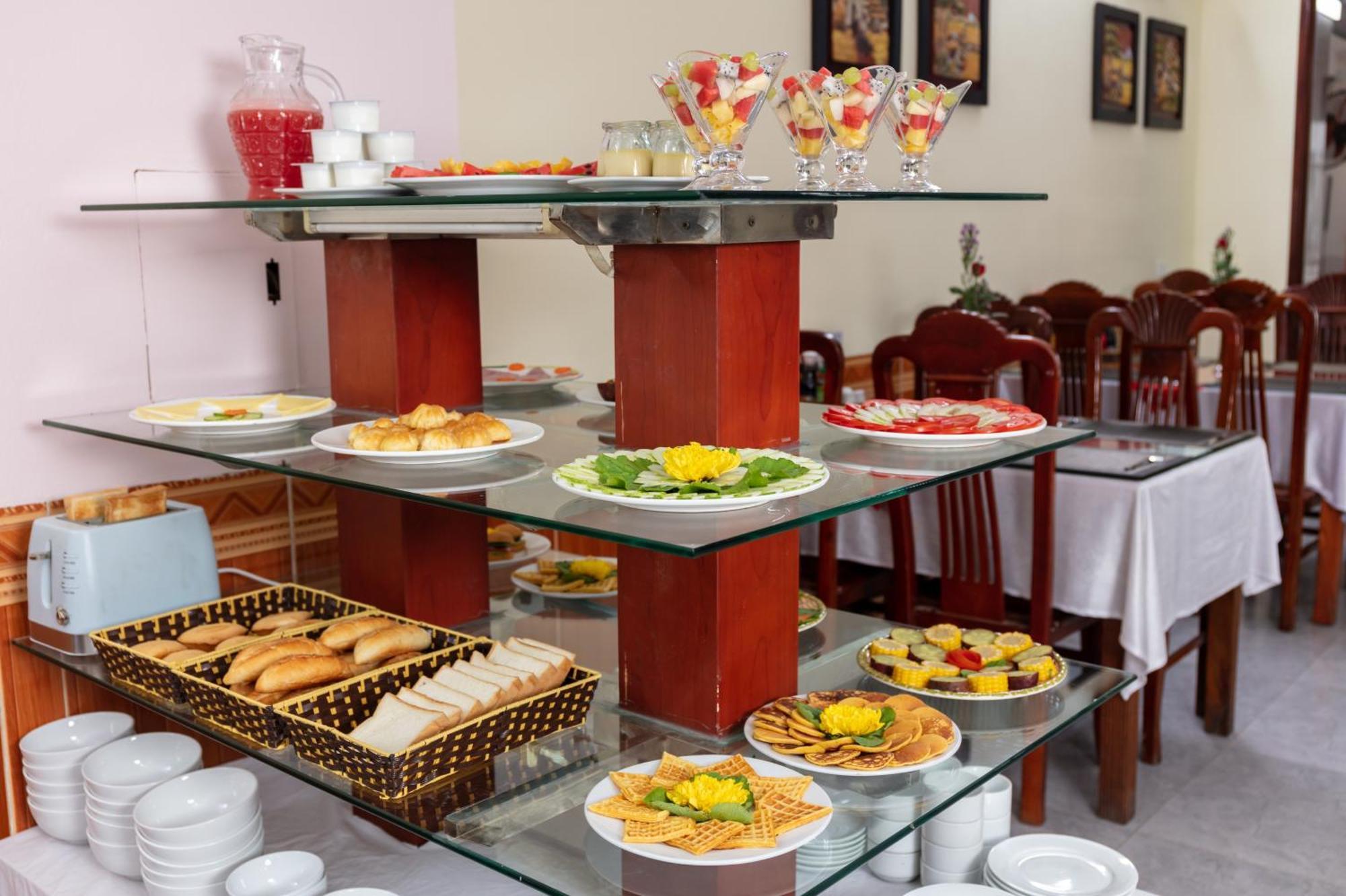 Viet Village Airport Hotel & Restaurants Hanoi Bagian luar foto