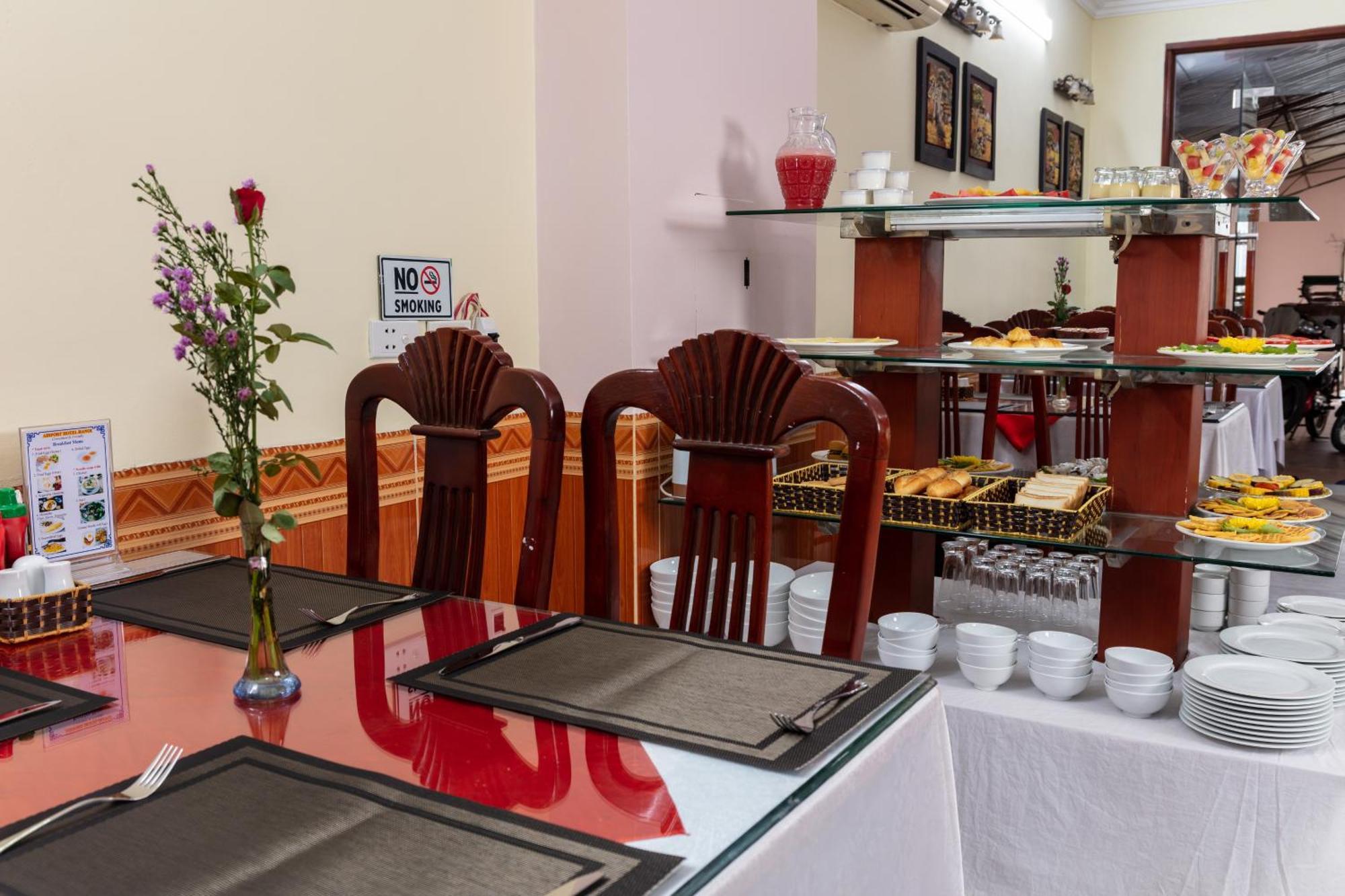 Viet Village Airport Hotel & Restaurants Hanoi Bagian luar foto