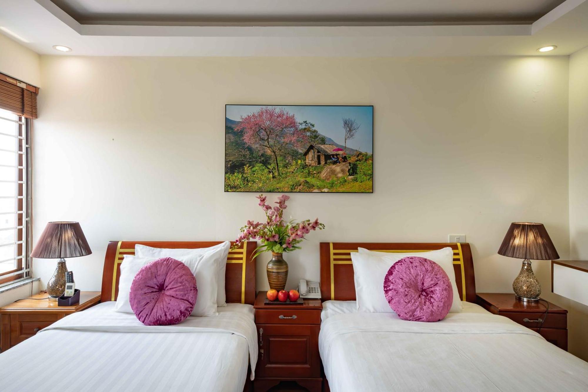 Viet Village Airport Hotel & Restaurants Hanoi Bagian luar foto
