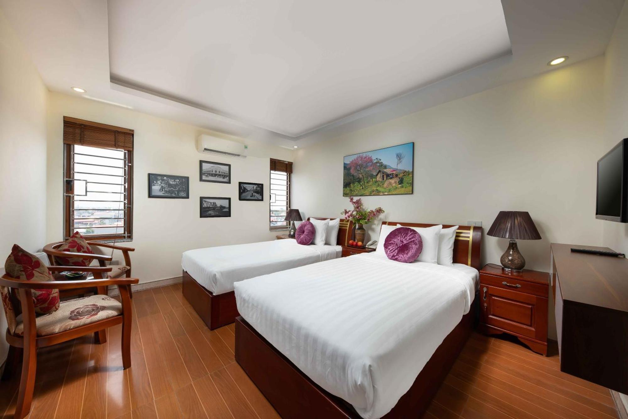Viet Village Airport Hotel & Restaurants Hanoi Bagian luar foto