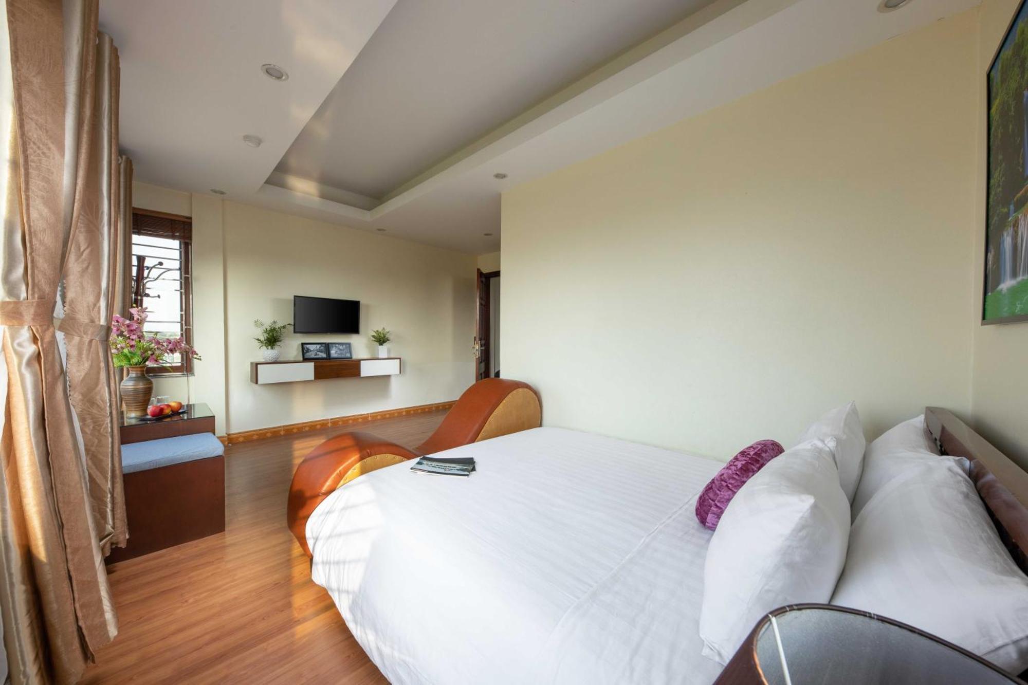 Viet Village Airport Hotel & Restaurants Hanoi Bagian luar foto