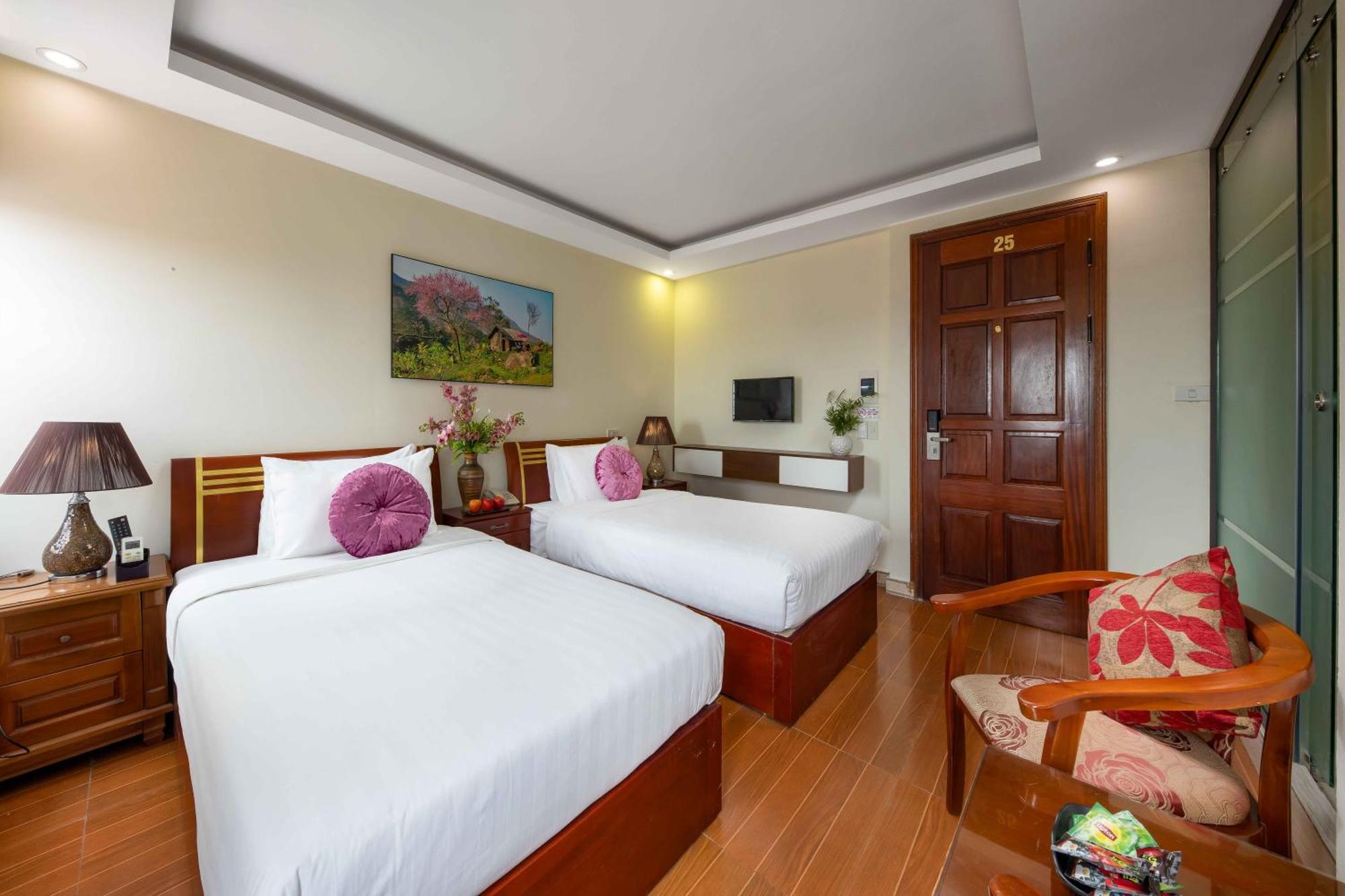 Viet Village Airport Hotel & Restaurants Hanoi Bagian luar foto